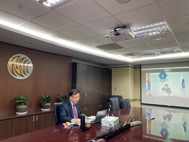Photo 2：NCC Chairperson Chen and CRC Chairman & CEO CHINZORIG Gonchig (on screen) during the video meeting.