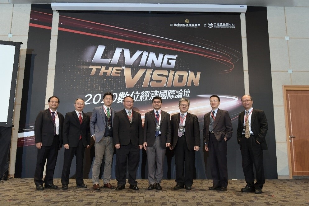Distinguished guests (left to right): Mr. Hui-Tang Lin from TTC; Mr. Chih-Hsiung Huang from Chunghwa Telecom; Mr. Eric Lin from NTT DATA; Mr. Chi-Hung Hsiao from NCC; Mr. Wei-Chung Teng from NCC; Mr. Zse-Hong Tsai from Executive Yuan; Mr. Chung-Shu Chen from NCC; Mr. Tsung-Cheng Wu from TTC 